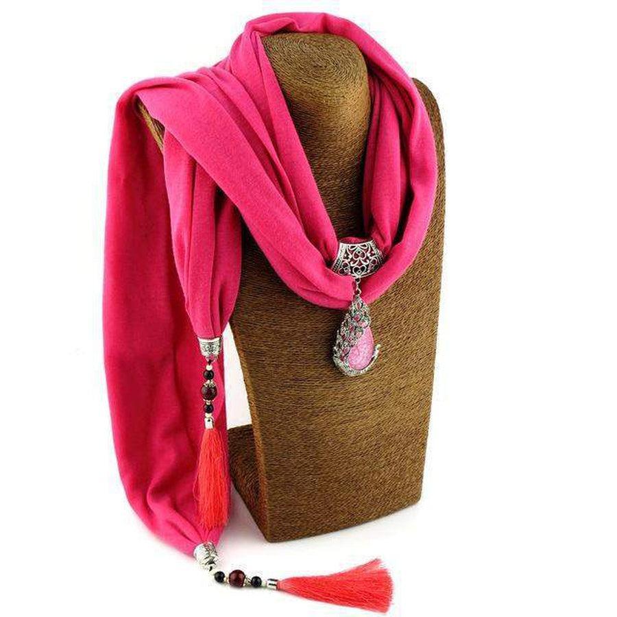 Détail du tissu doux et pendentif en alliage