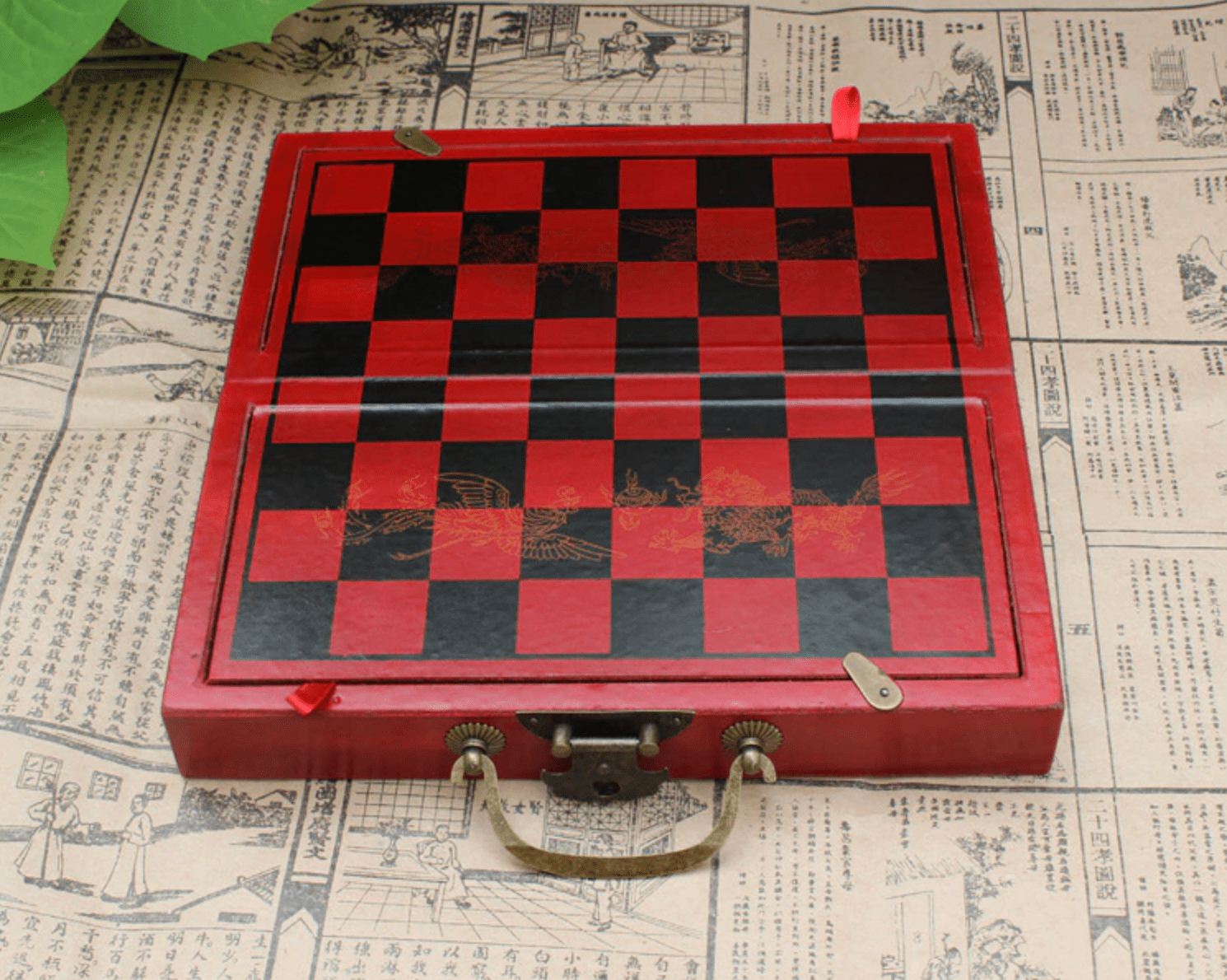 Échiquier en bois avec pièces de jeu transportables
