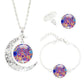 Vue rapprochée du pendentif demi-lune et mandala