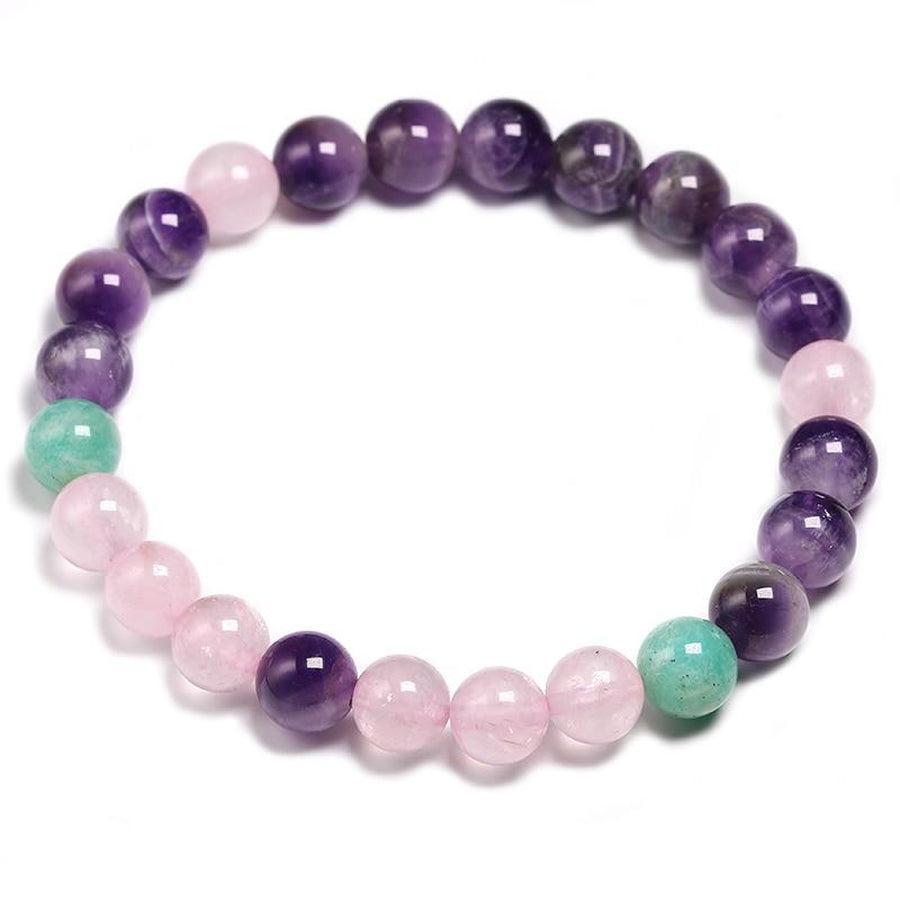 Vue rapprochée du collier Mala avec pierres apaisantes