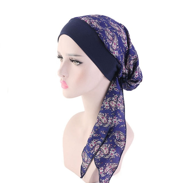 Foulard long bleu marine et violet avec motifs bohèmes