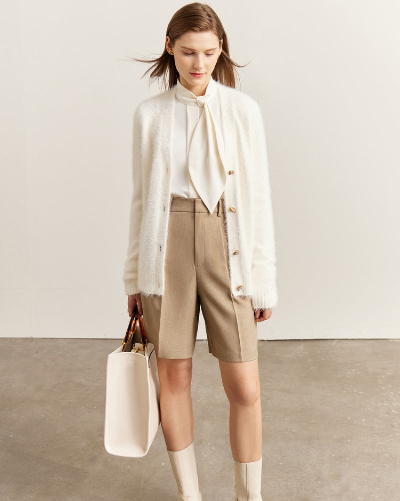 Gilet blanc cassé en matière pilou avec boutons dorés