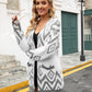 Mannequin portant gilet bicolore avec haut noir et short