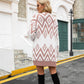 Gilet rose et blanc avec motifs ethniques en gros plan