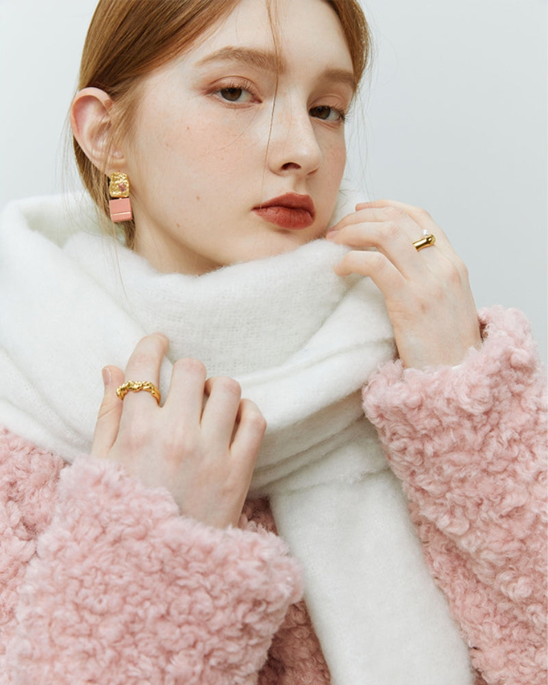 Gilet en moumoute rose pastel, coupe légèrement ample