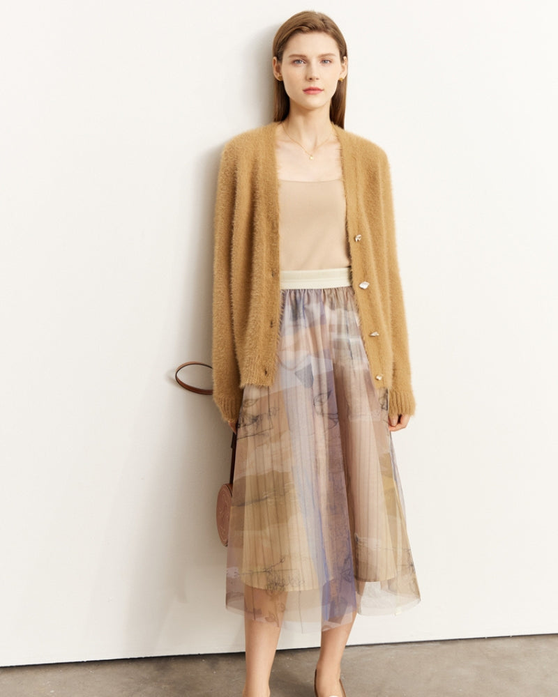Gros plan sur la texture douce du gilet camel