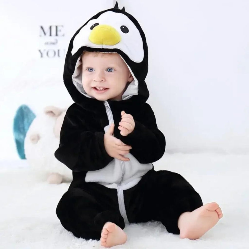 Grenouillère bébé en polaire avec motif pingouin et capuche