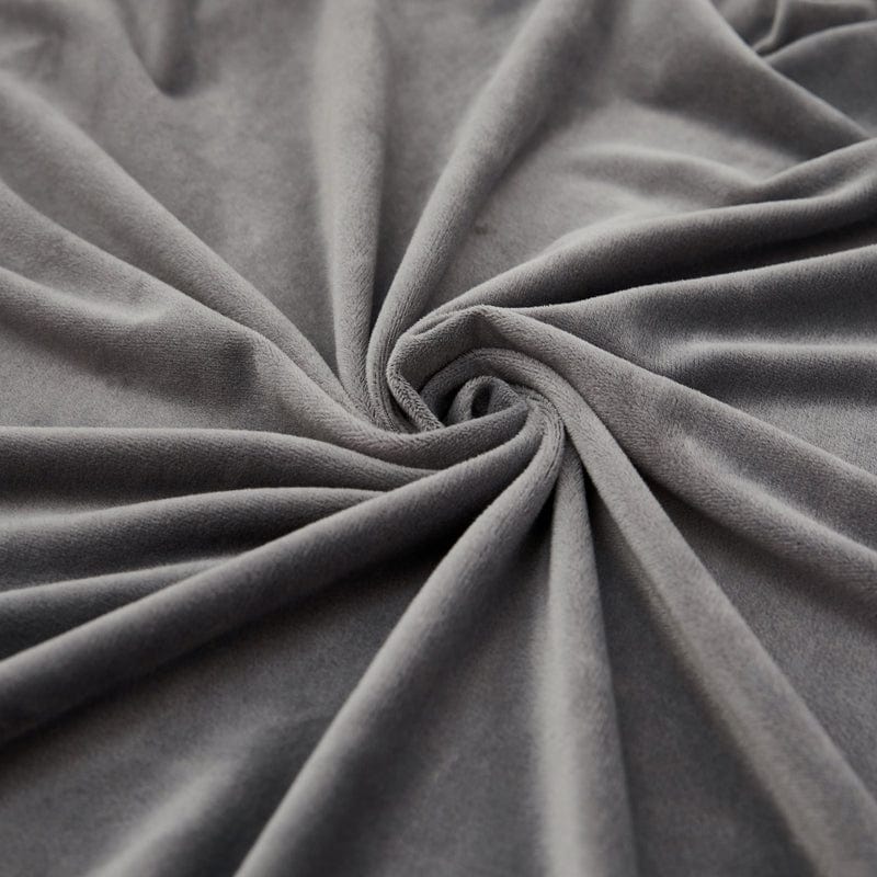 Détail du tissu velours gris clair, brillance subtile