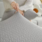 Housse polaire grise sur coussin, texture laine visible