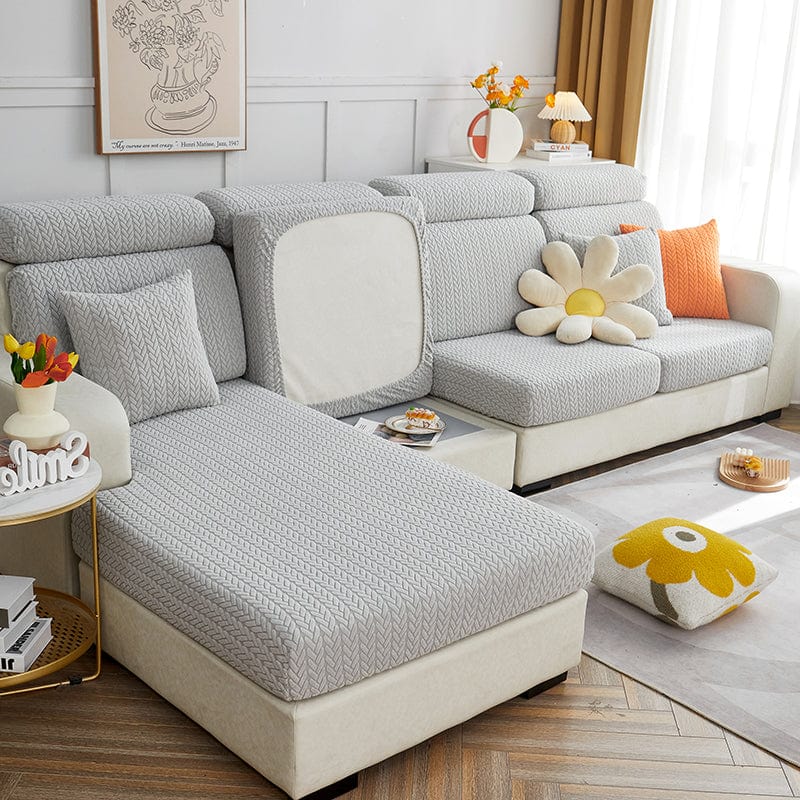 Coussin recouvert d'une housse polaire grise, vue latérale