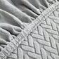 Housse polaire grise ajustée sur coussin, vue de dessus