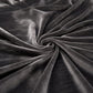 Vue d'ensemble d'un canapé recouvert de velours gris