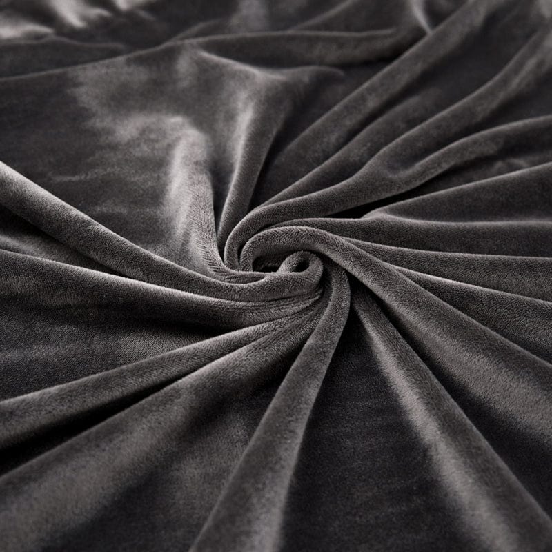 Vue d'ensemble d'un canapé recouvert de velours gris