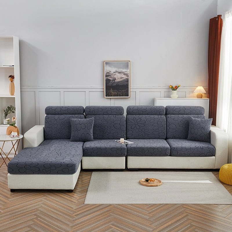 Housse polaire grise extensible, ajustée sur un coussin de canapé