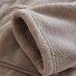 Gros plan sur la texture pilou du pyjama gris