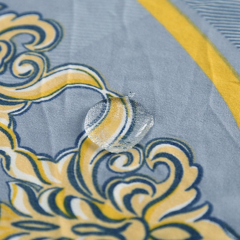 Housse de canapé beige en jacquard déperlant sur un canapé droit