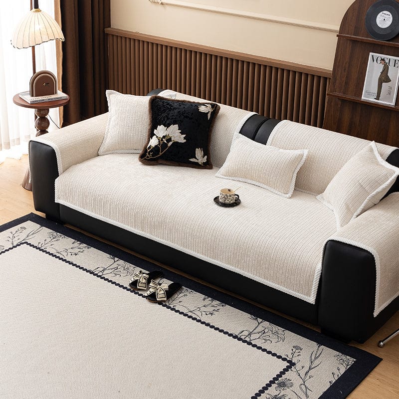 Housse beige clair sur canapé, texture chenillé côtelé