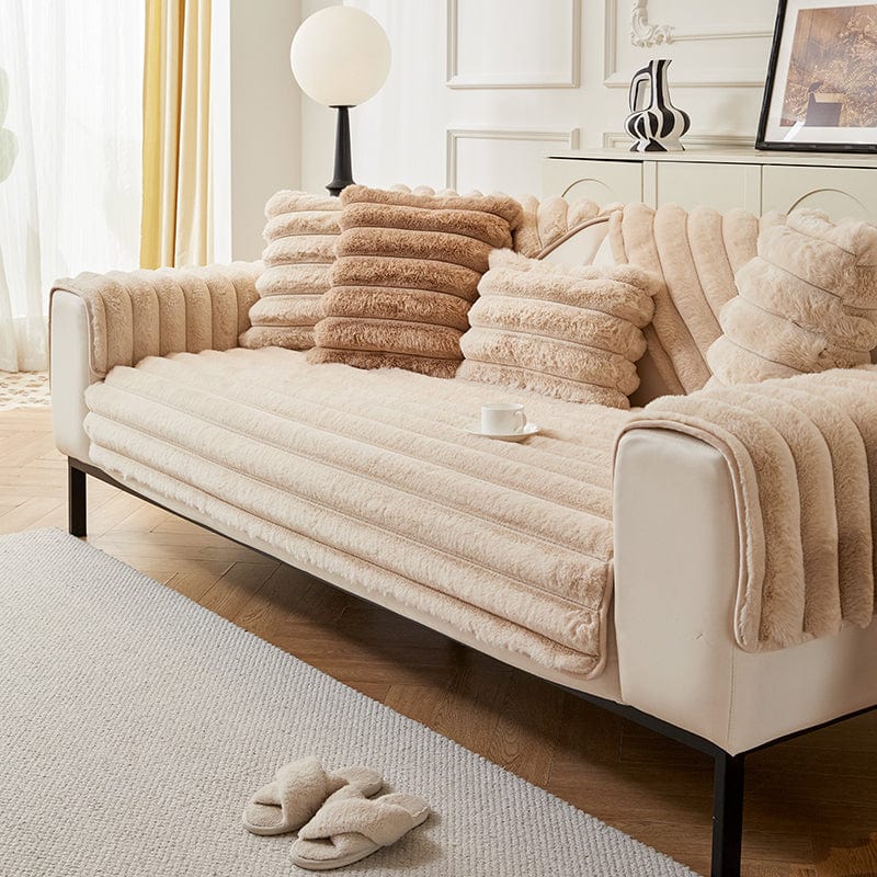 Zoom sur la texture moelleuse de la housse beige