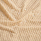 Housse beige sur canapé, tissu jacquard déperlant