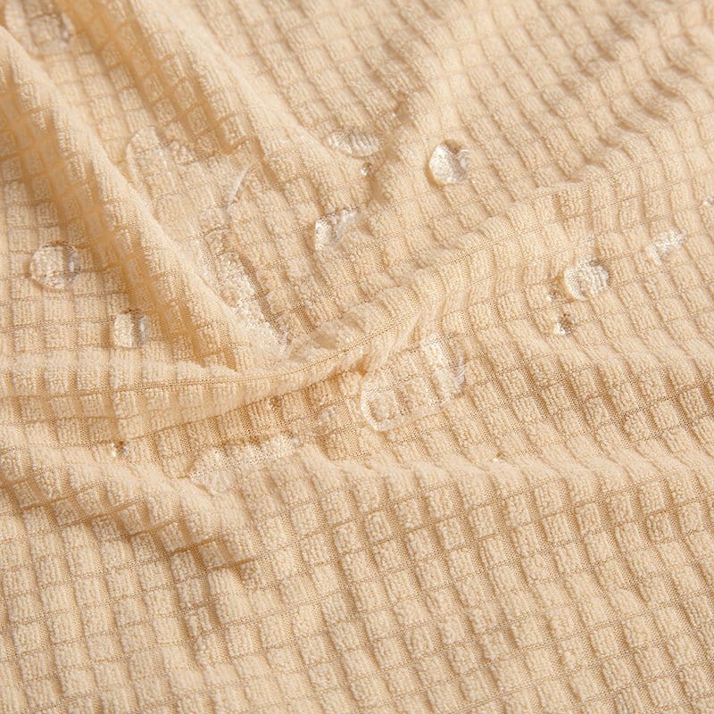 Housse beige sur canapé, tissu jacquard déperlant