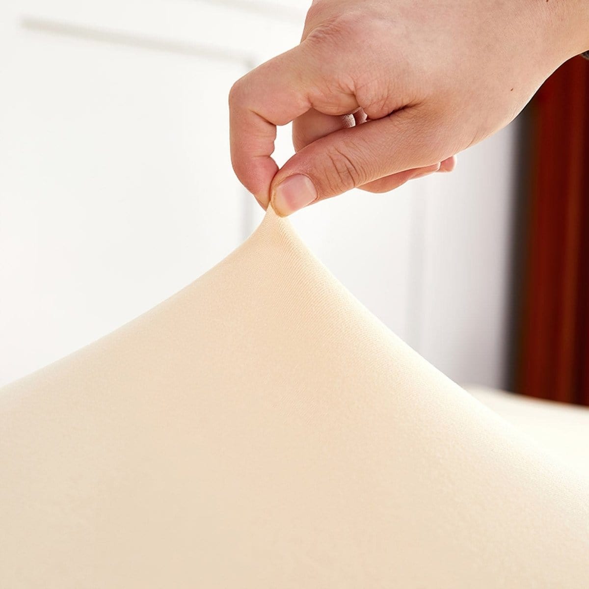 Gros plan sur le tissu beige extensible et résistant