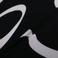Gros plan sur le tissu extensible noir à motifs