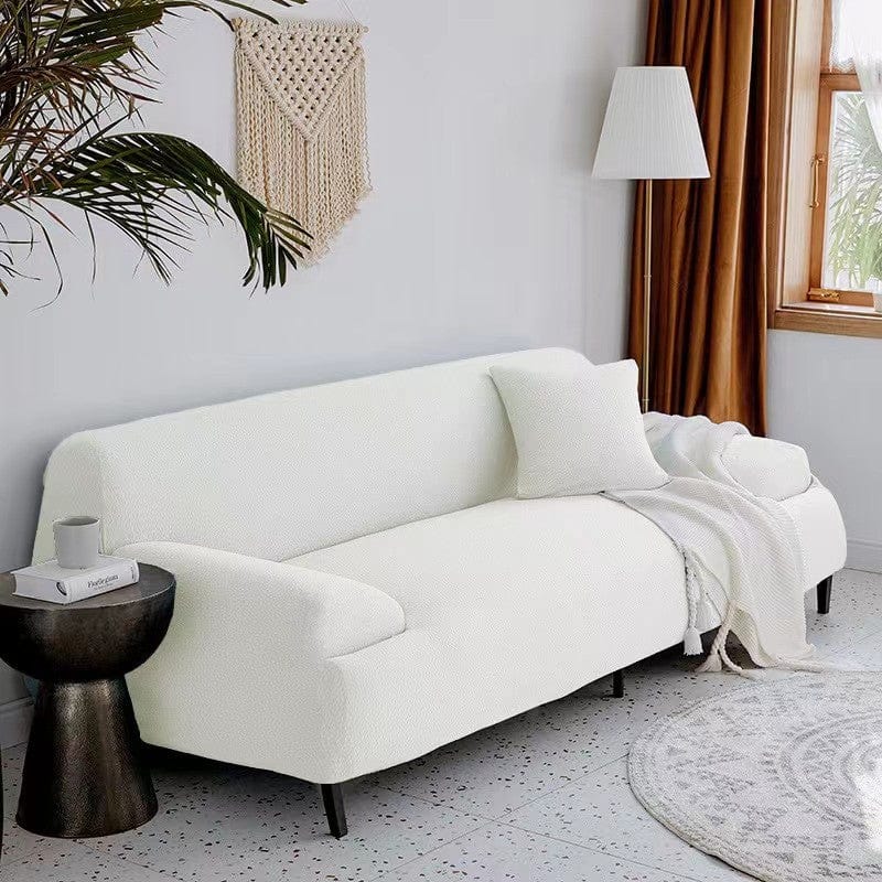 Housse installée sur un canapé d'angle moderne