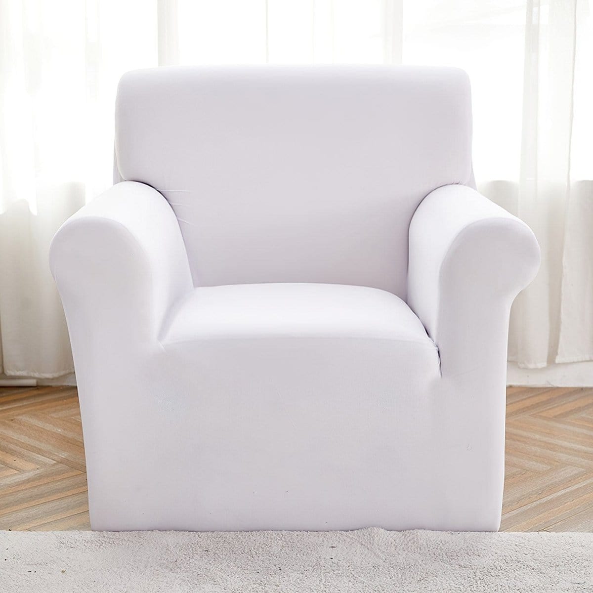 Démonstration de l'élasticité du tissu sur un accoudoir