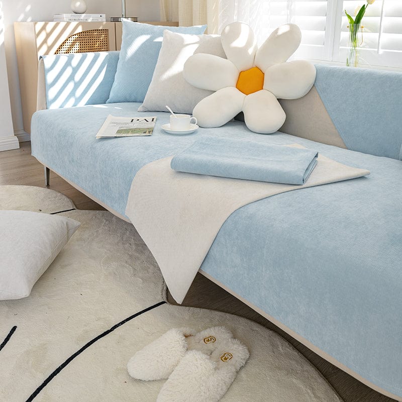 Housse installée sur un canapé avec coussins assortis
