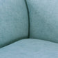 Détail du tissu extensible bleu clair sur canapé