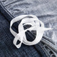 Housse extensible bleue, ajustée sur un canapé
