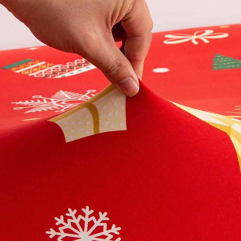 Housse extensible dorée sur canapé droit, vue de face