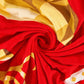 Détail des coutures de la housse dorée sur accoudoir