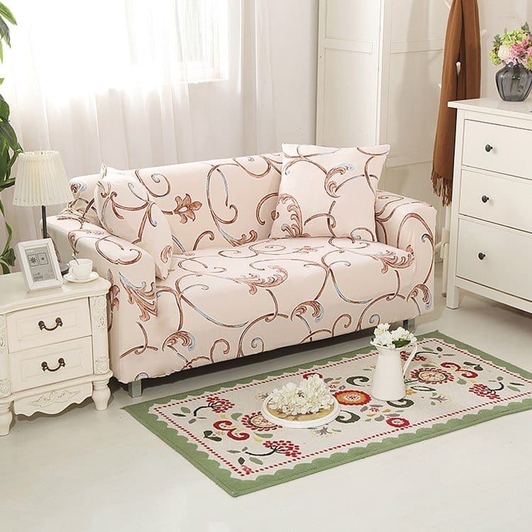 Housse extensible grise sur canapé droit, ajustement parfait