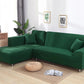 Housse de canapé verte extensible sur un canapé droit