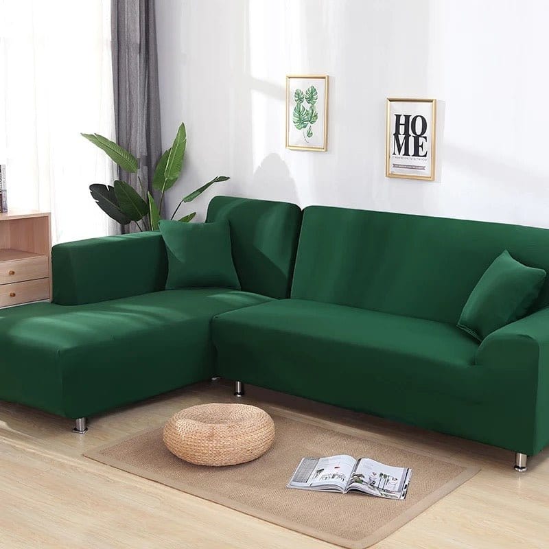 Housse de canapé verte extensible sur un canapé droit