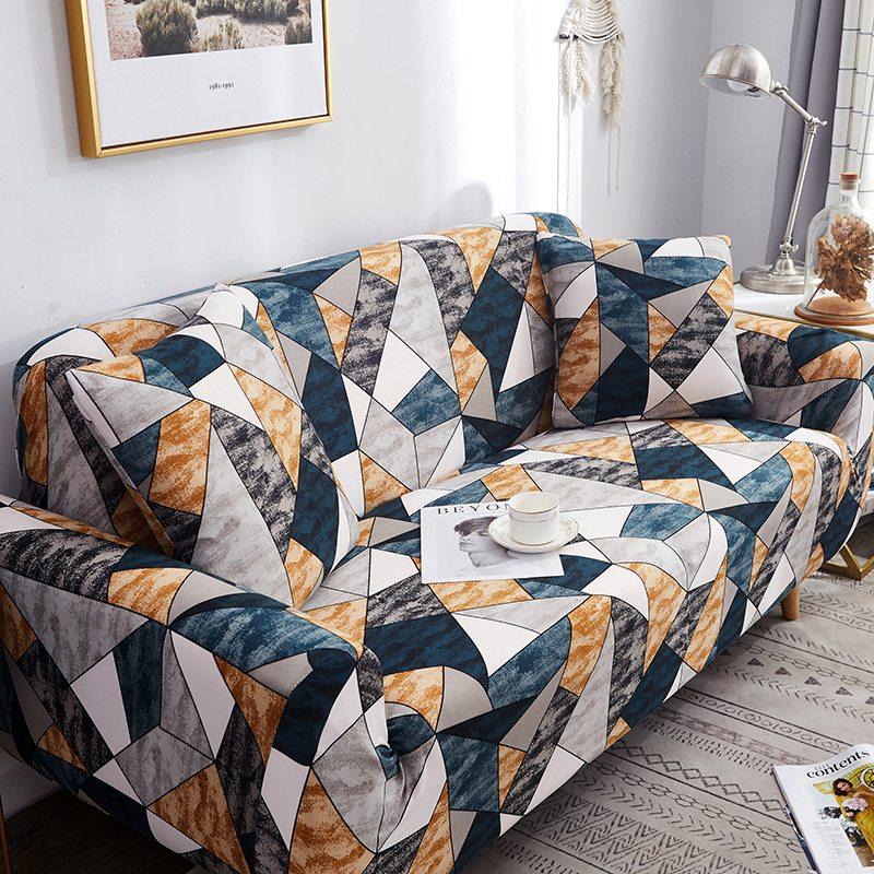 Housse extensible sur canapé droit avec motif géométrique
