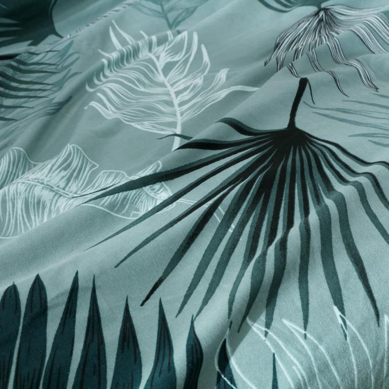 Détail du tissu extensible vert à motif jungle
