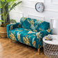Housse extensible verte à motifs de feuilles sur canapé