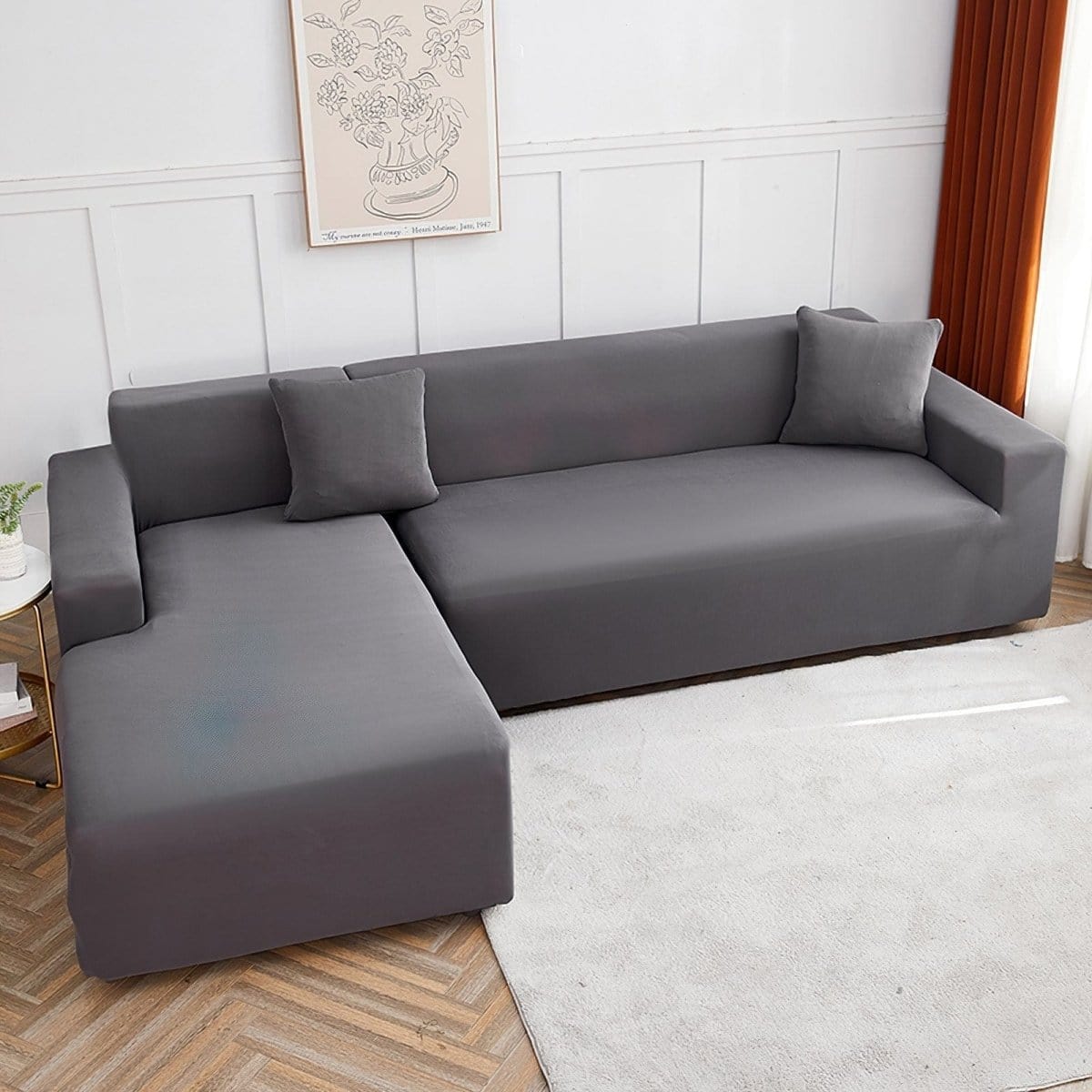 Housse de canapé gris anthracite sur un canapé droit