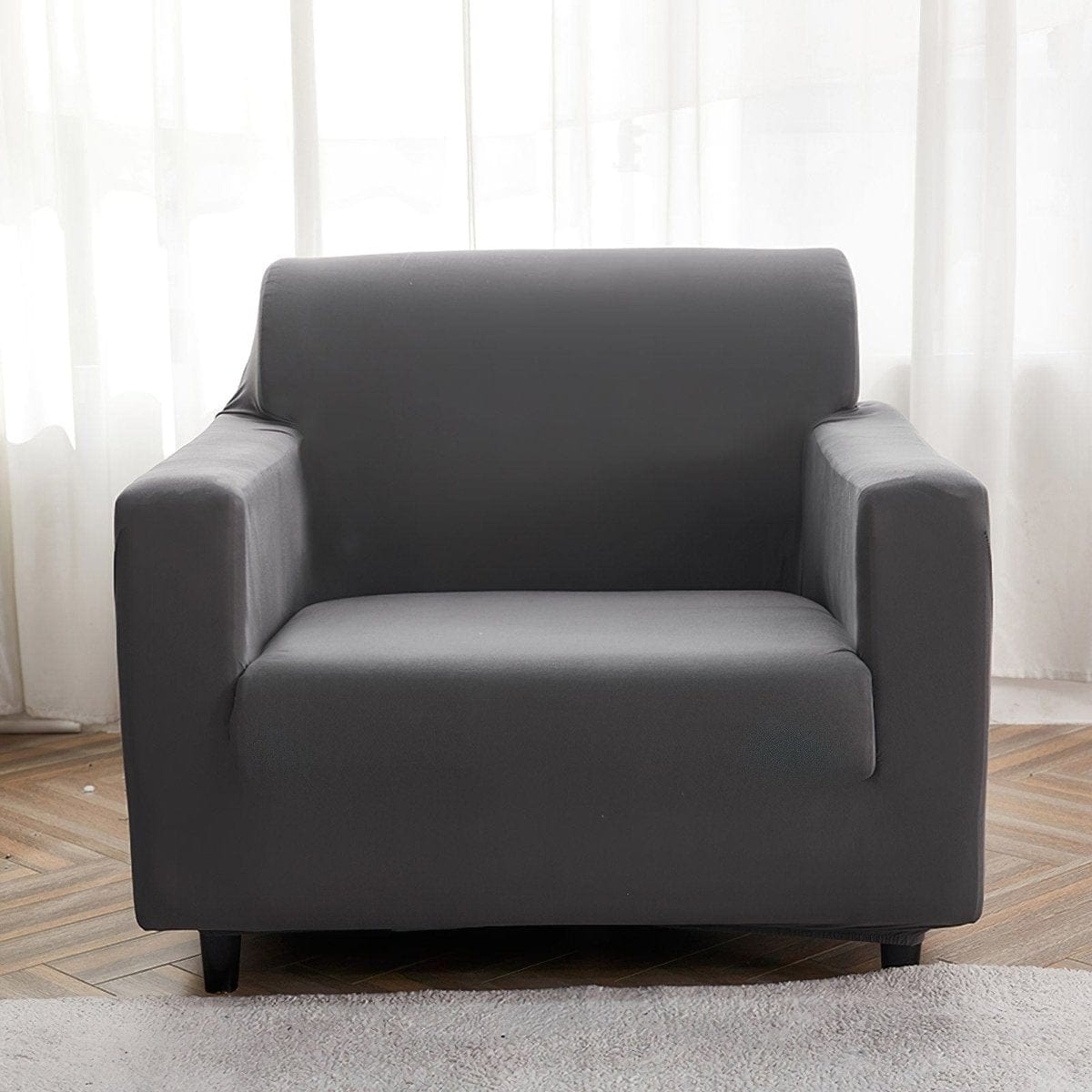 Housse installée sur un fauteuil, ambiance salon