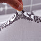 Housse extensible grise sur canapé droit, vue de face