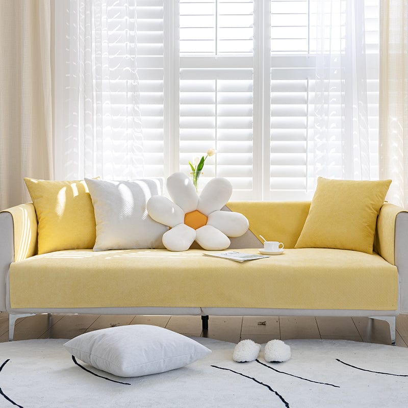 Installation facile de la housse imperméable sur un canapé