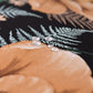 Housse de canapé beige en jacquard déperlant sur un canapé droit