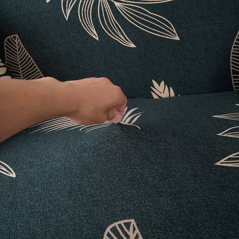 Housse extensible ajustée sur un canapé d'angle gris