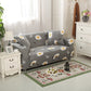 Housse extensible beige sur canapé droit dans un salon moderne