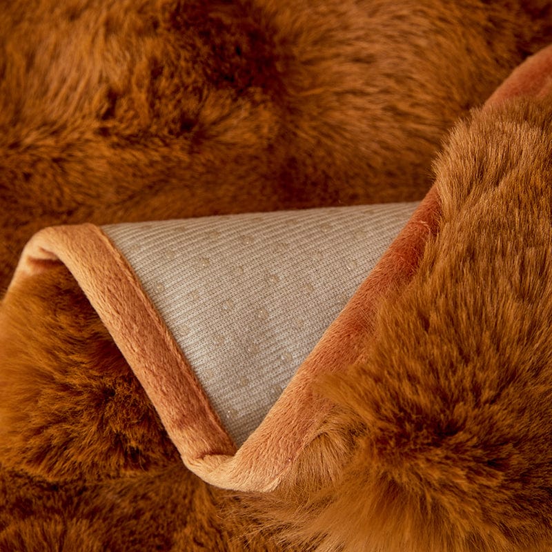 Zoom sur la fausse fourrure luxueuse et épaisse
