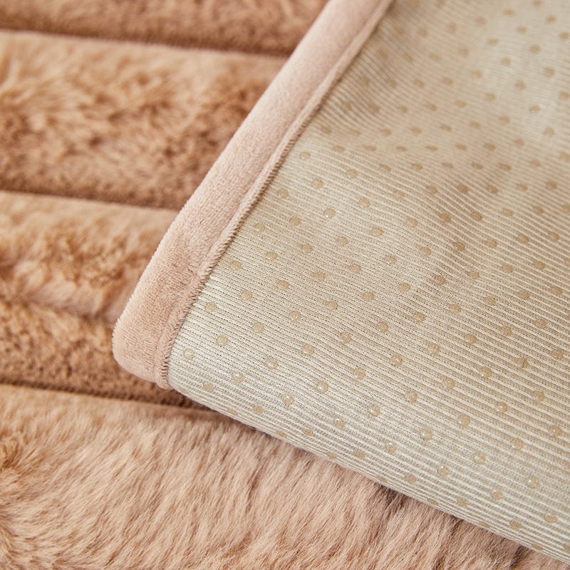 Zoom sur la fausse fourrure, aspect luxueux