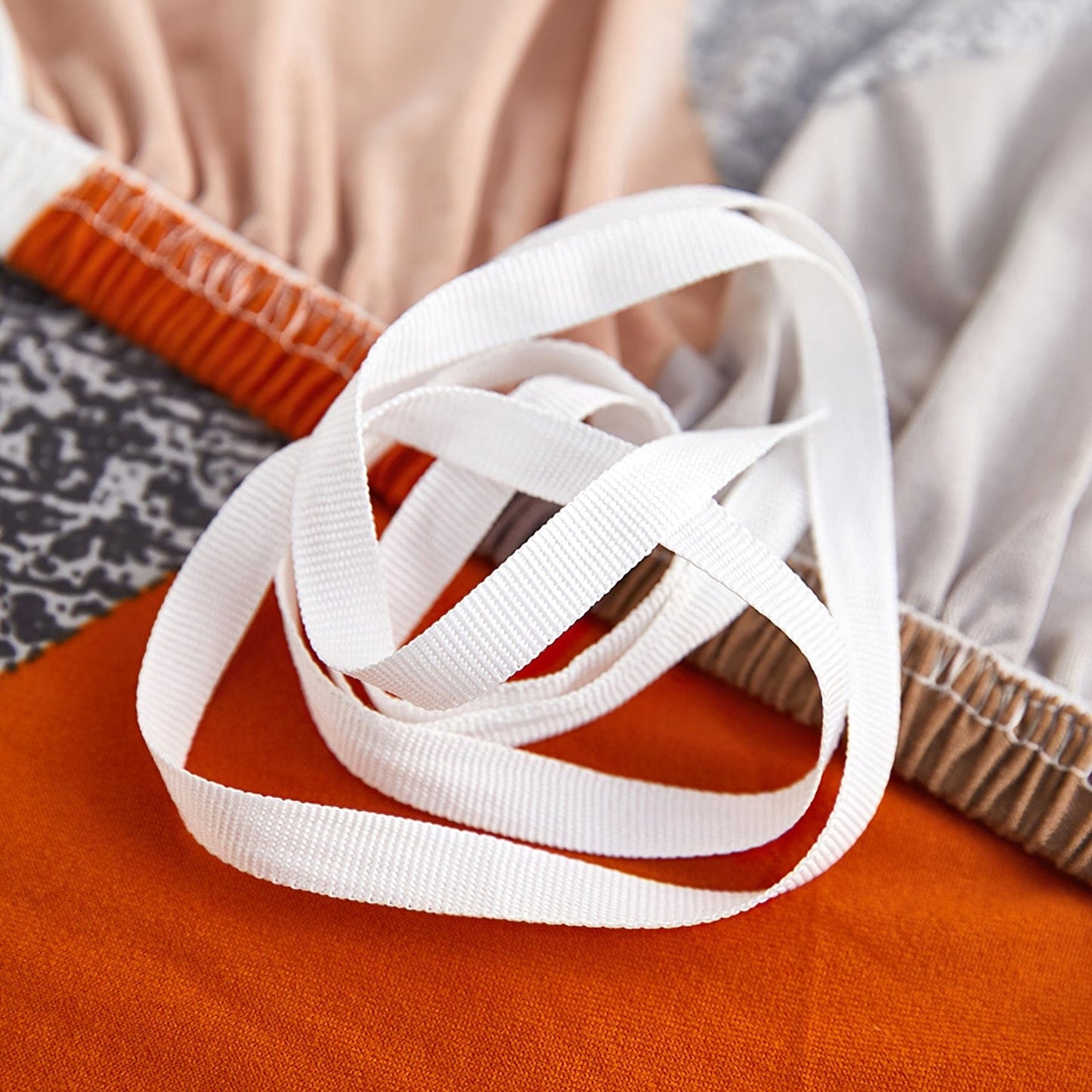 Housse extensible adaptée à un canapé d'angle spacieux