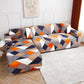 Housse extensible beige sur canapé droit moderne